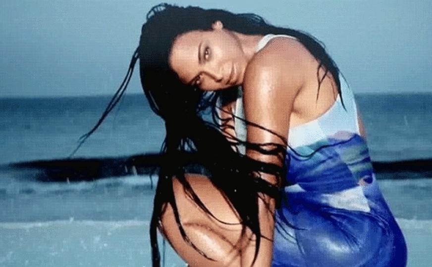 Beyoncé fica 100% morena para campanha de biquíni