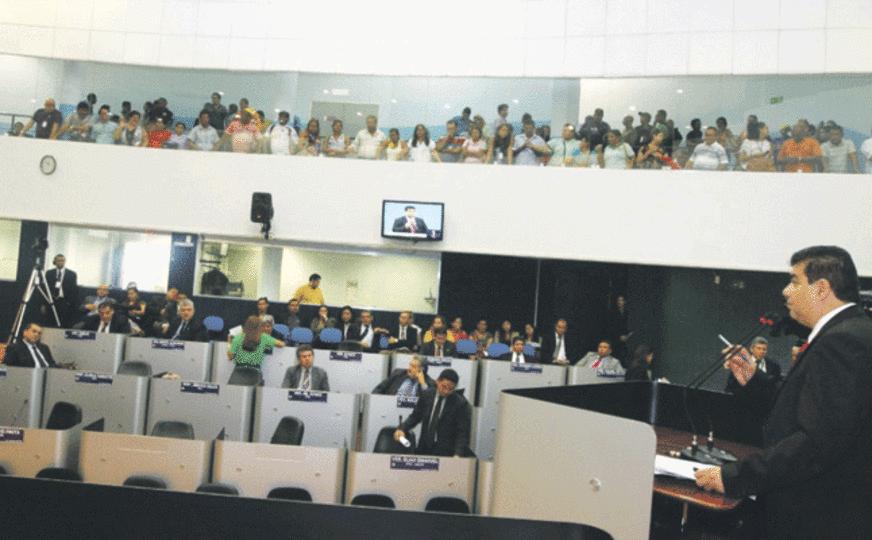 MPC quer derrubar a lei que efetivou 5.335 servidores da Prefeitura de Manaus