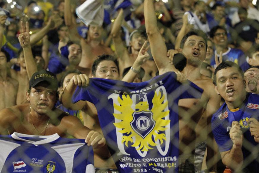 Nacional goleia