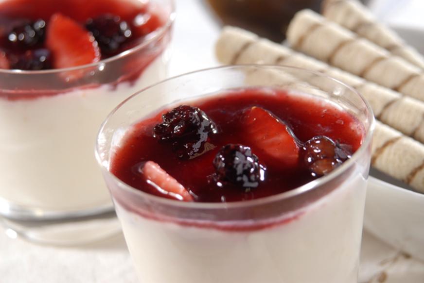 Verrine de Ricota com calda de frutas