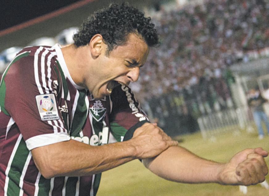 Fluminense sofre, mas se classifica vencendo o Emelec