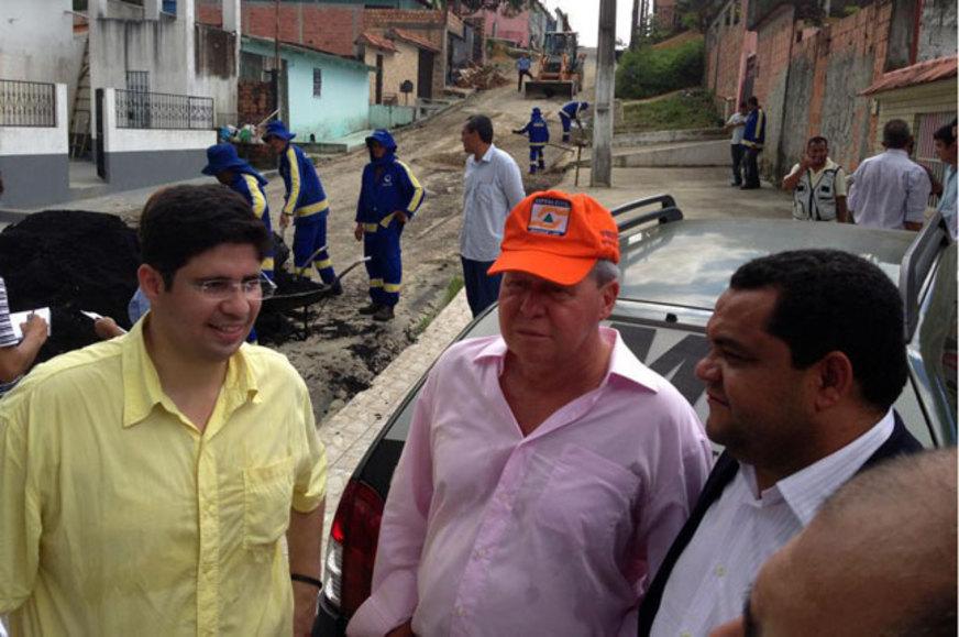 Conjunto Parque das Nações recebe asfaltamento em Manaus