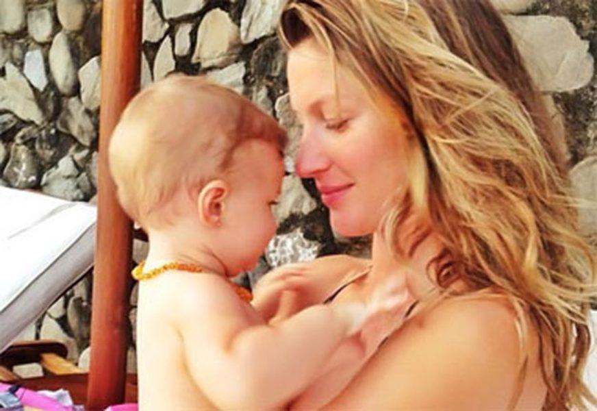 Gisele e a caçulinha Vivian são só carinho