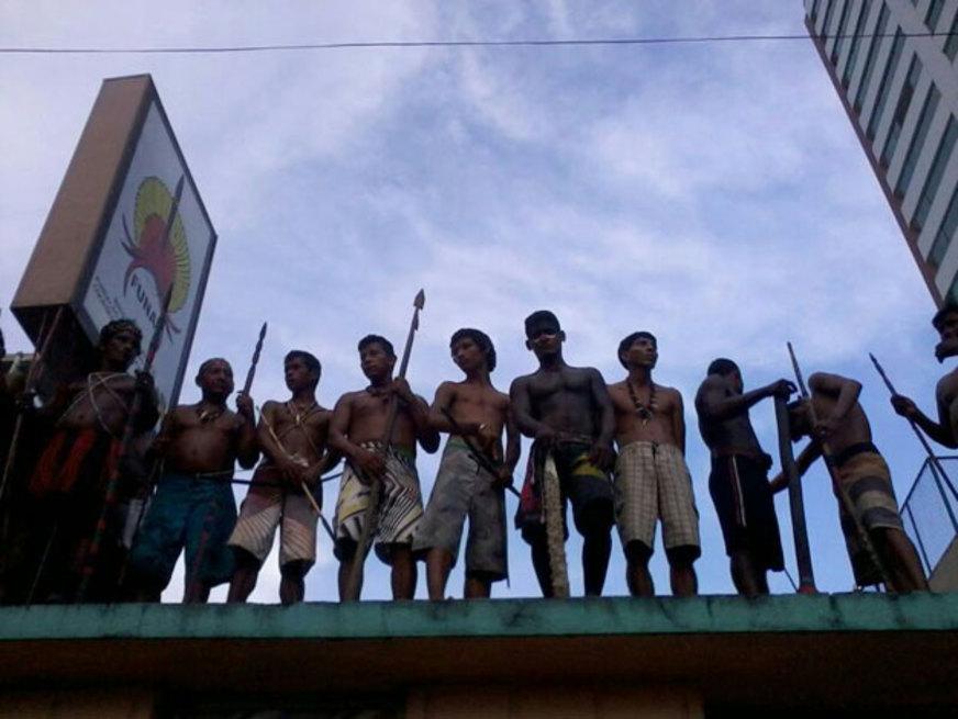 Índios ocupam Funai por quatro horas em busca de respostas