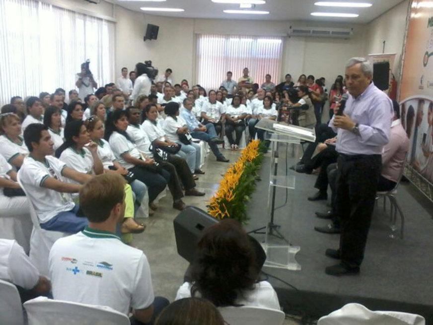 Médicos estrangeiros recebem acolhida e iniciam treinamento em Manaus