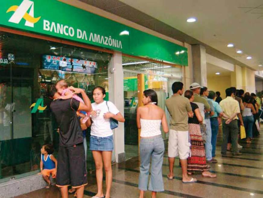 Funcionários do Basa fazem manifestação em frente à Suframa