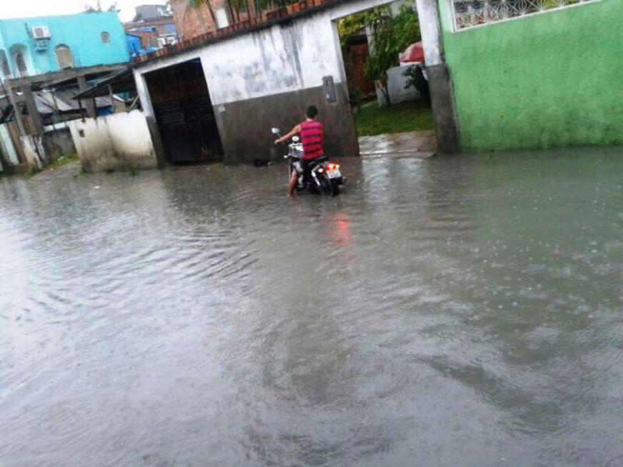 Após quatro meses descendo, Rio Negro tem subida de 3cm