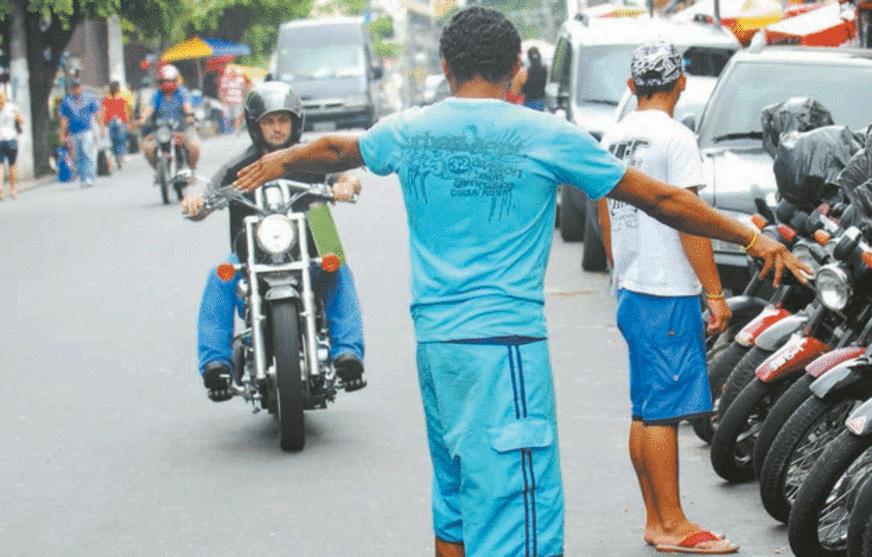 ‘Flanelinhas’ querem ser incluídos no ‘Zona Azul’