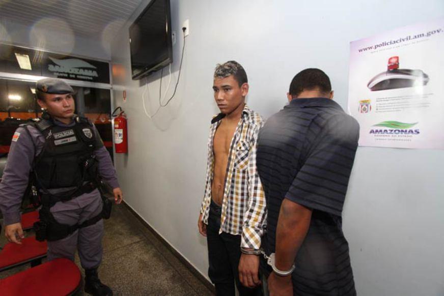 Micro-ônibus executivo é assaltado na Zona Leste