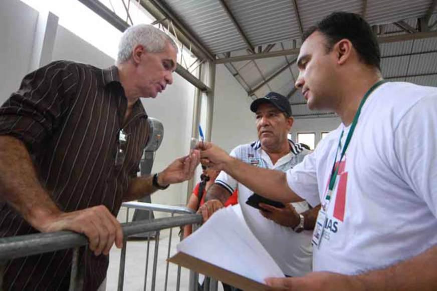 Prefeitura anuncia data de transferência dos camelôs