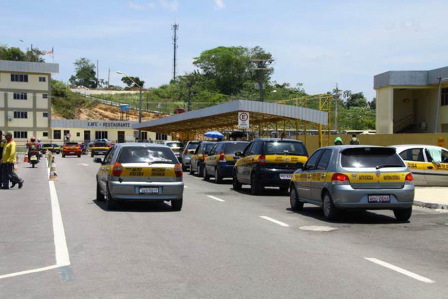 Ato simbólico em Manaus contesta decisão do Contran