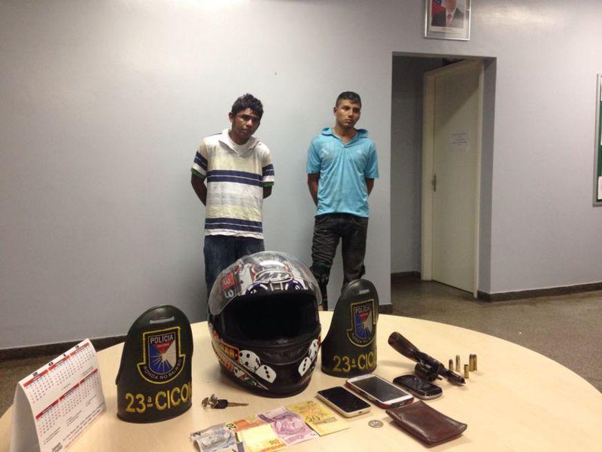 Motoqueiros disparam tiros contra viatura da PM e são presos