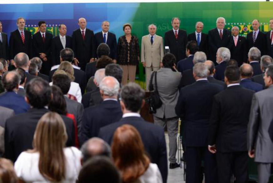 Dilma empossa seis ministros e cita desafios para 2014