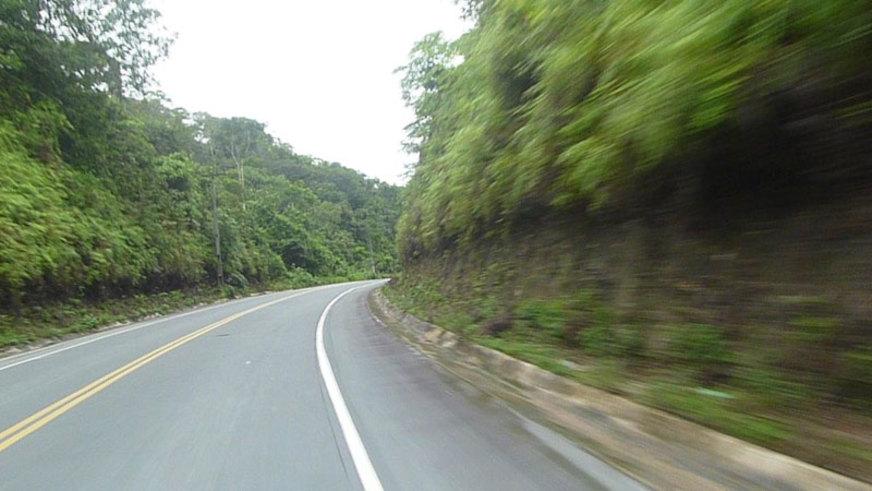 Carro colide com moto e provoca duas mortes na rodovia AM-010