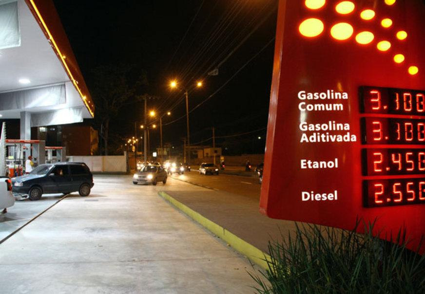 Preços de gasolina, gás e telefone ficam estáveis este ano