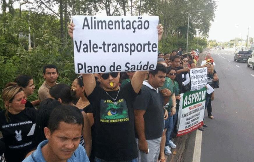 Servidores vão às ruas de Manaus