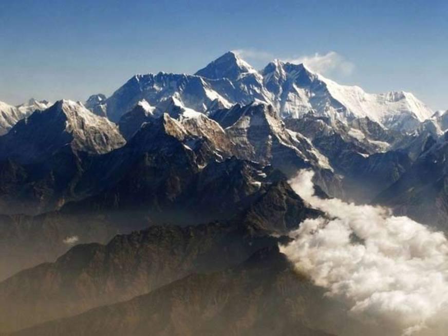 Avalanche no Everest deixa pelo menos 12 mortos
