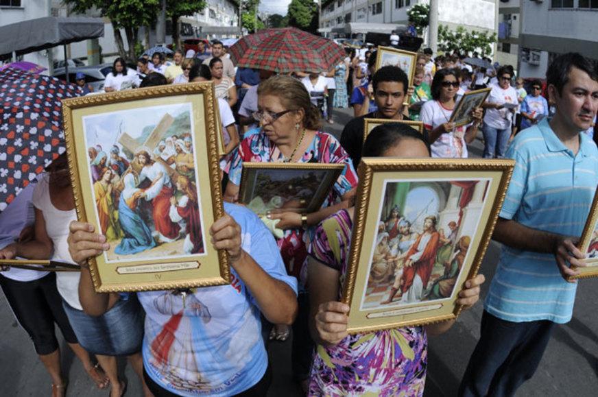 Igreja rompe com tradição e frustra fiéis católicos