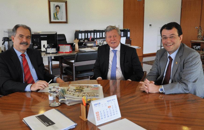Senador Eduardo Braga e prefeito Artur Neto se aproximam