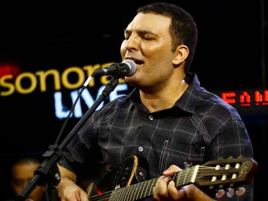Ex-vocal do Art Popular, sambista Leandro Lehart agita o Lappa Bar, domingo (13), em Manaus
