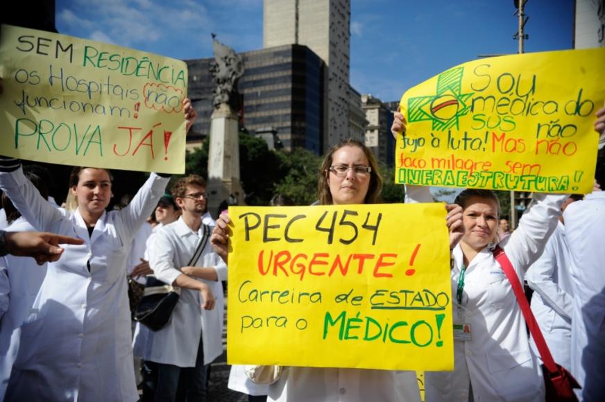 Dia Mundial da Saúde: médicos em todo o país protestam