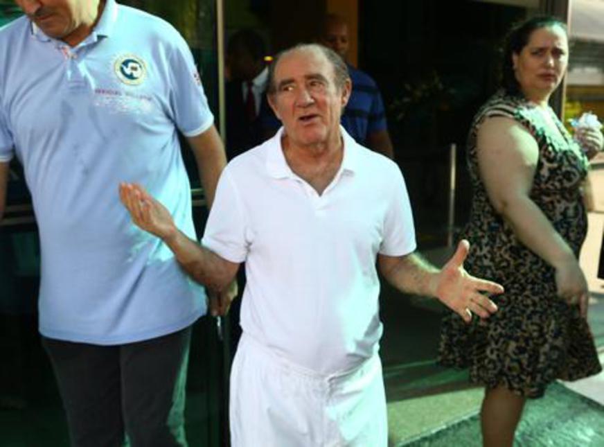 Renato Aragão recebe alta hospitalar