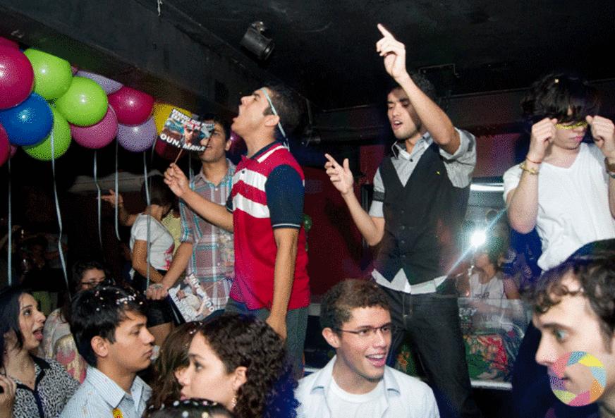 Festa ‘Batalha de iPods’ entra no clima da Copa em Manaus