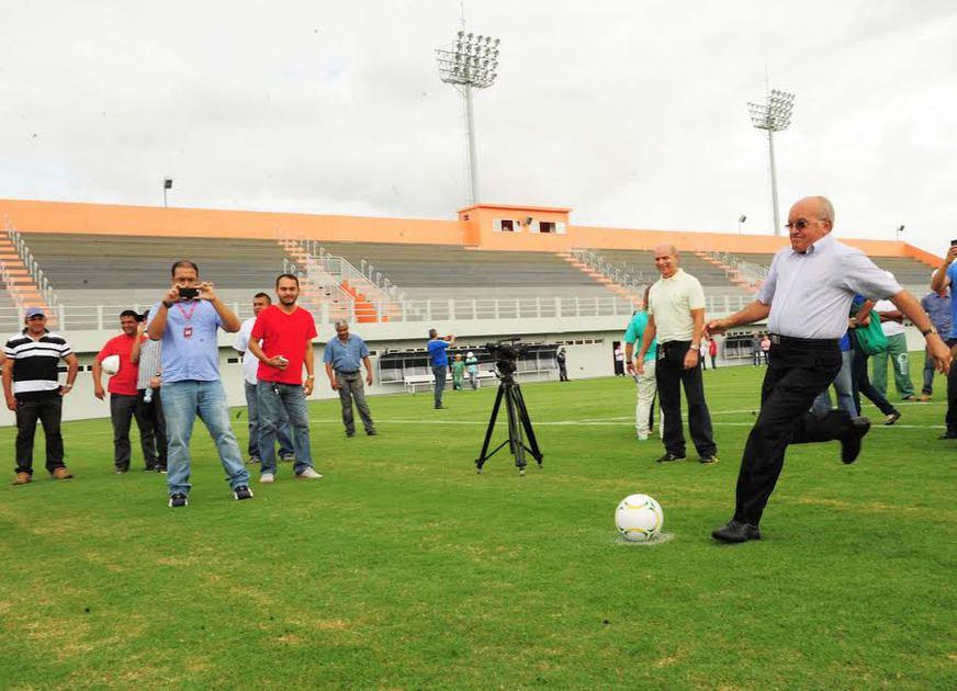 Estádio Carlos Zamith é inaugurado simbolicamente pelo Governador do Amazonas