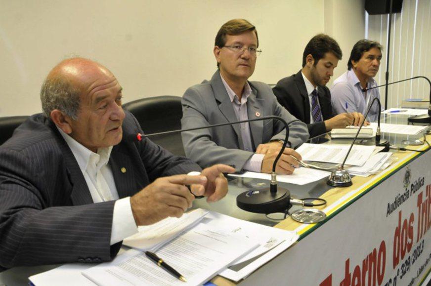 Deputados criticam controle de contas públicas no estado