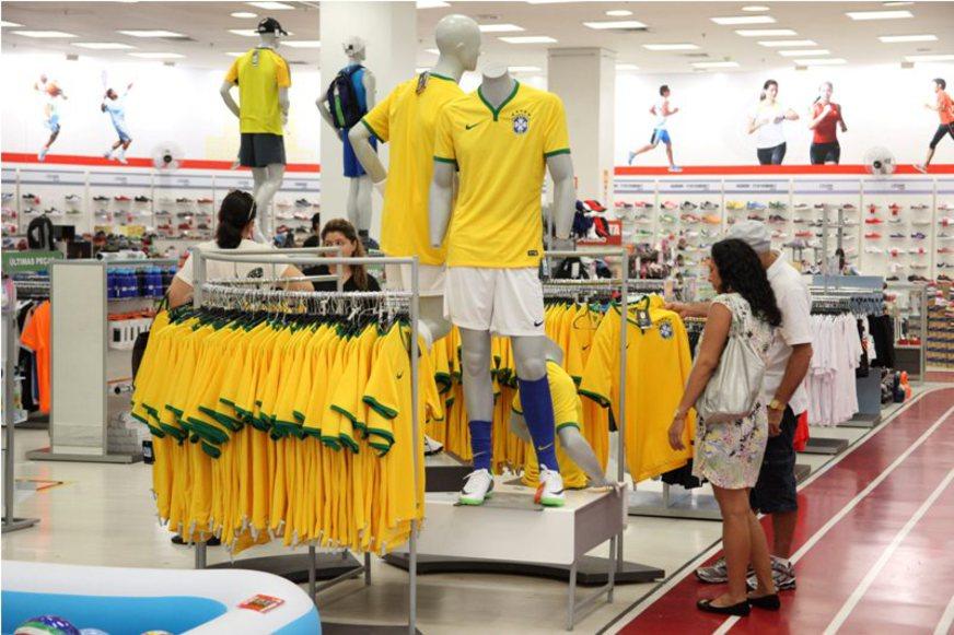 Verde e amarelo em alta no comércio de Manaus