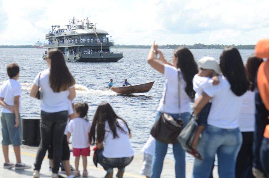 O doce retorno para casa dos marinheiros em missão na Amazônia