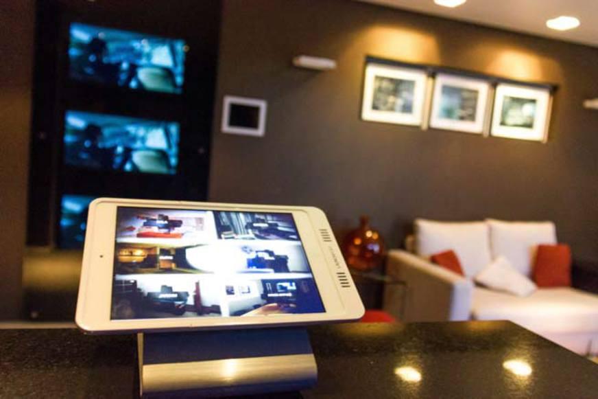 Tecnologia: casa ‘high-tech’ permite controlar móveis pelo celular a R$ 8 mil