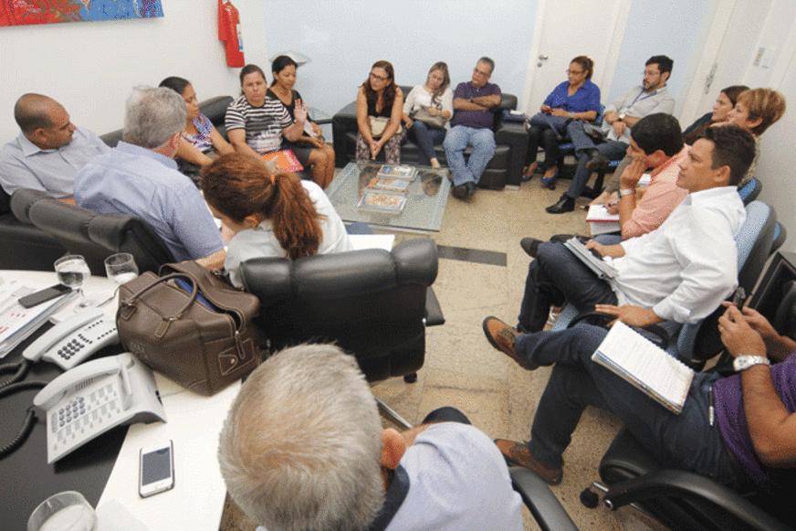 Após protestos, Prefeitura recebe líderes de movimentos sociais