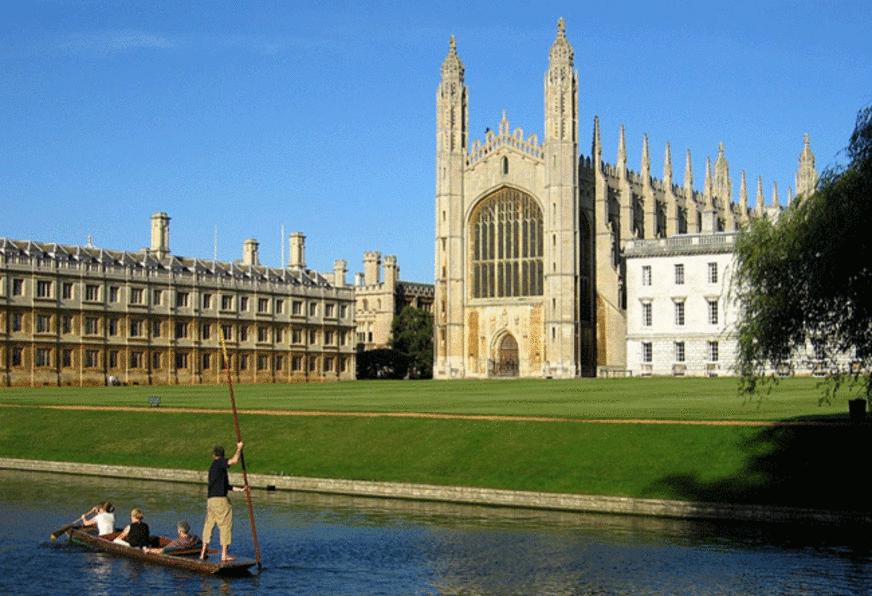 Alunos de escolas públicas do AM receberão certificado em inglês da Universidade de Cambridge