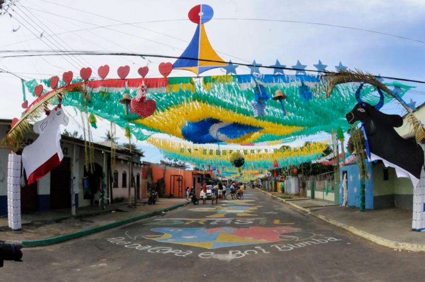 Copa e boi-bumbá: A rua mais enfeitada da Ilha Tupinambarana