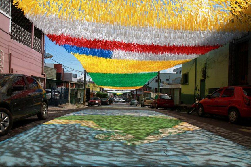 Centro e Praça 14 embelezados para assistir à Copa