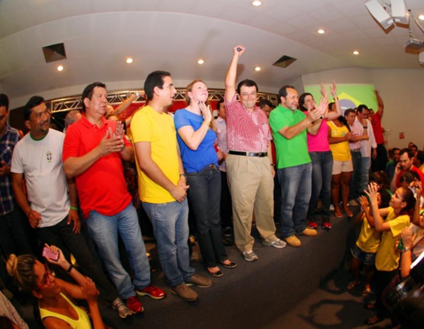 PCdoB oficializa apoio à pré-candidatura de Eduardo Braga