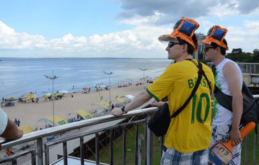 Apesar de algumas falhas, estrangeiros se dizem encantados com a cidade de Manaus