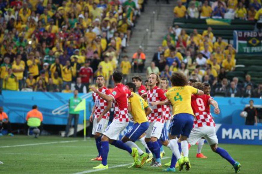 Brasil supera tensão da estreia e vence Croácia