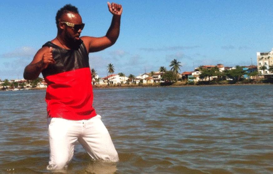 Cantor faz música chamada ‘Ebola’ e é xingado na internet