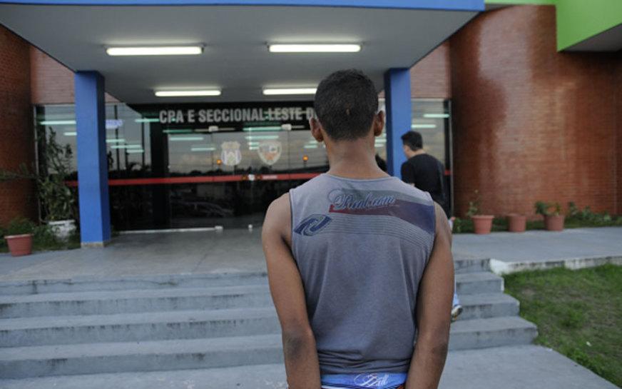 Adolescente suspeito de matar travesti é apreendido em Manaus