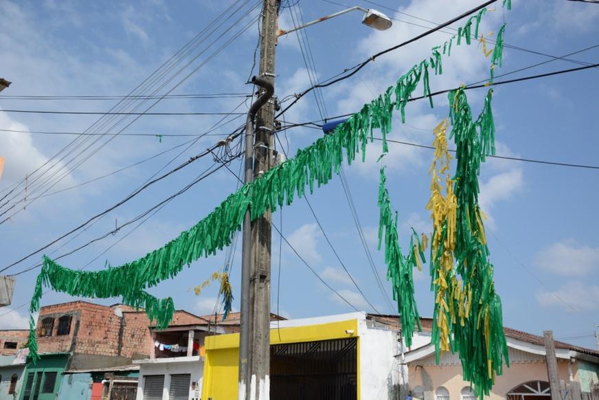 Ruas de Manaus seguem com resquícios da Copa e das eleições