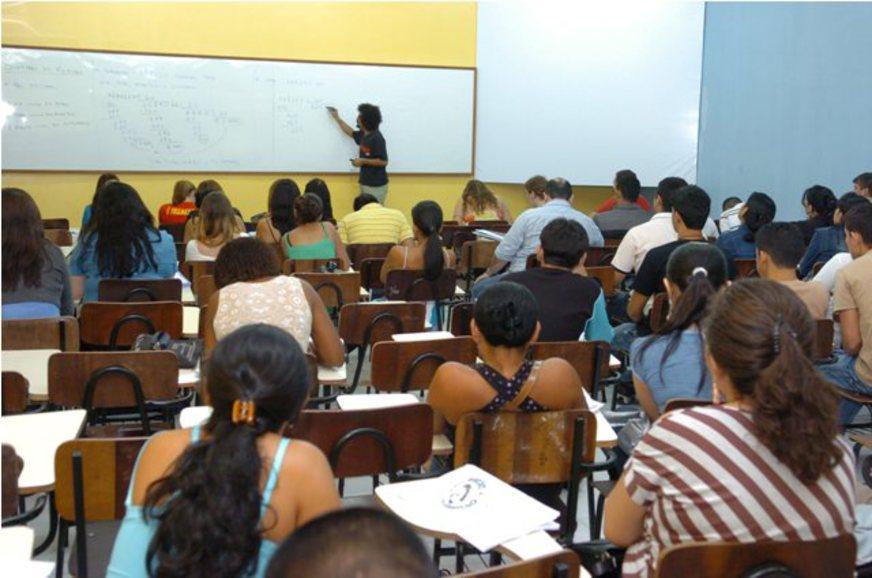Programa oferece 1.000 bolsas para curso pré-vestibular em Manaus para baixa renda