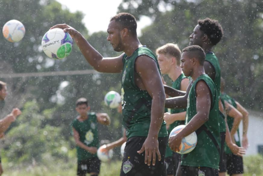Manaus FC pretende neutralizar o ímpeto inicial do Penarol na estreia do Amazonense, hoje (22)