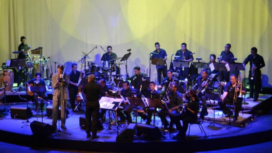 Espetáculo “Mestres do Jazz” no palco do Teatro Amazonas