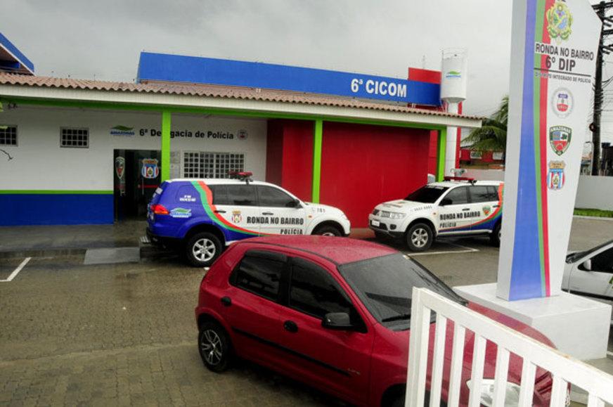 Dupla armada invade escola particular, mantém funcionários reféns e leva R$ 3 mil, na ZN