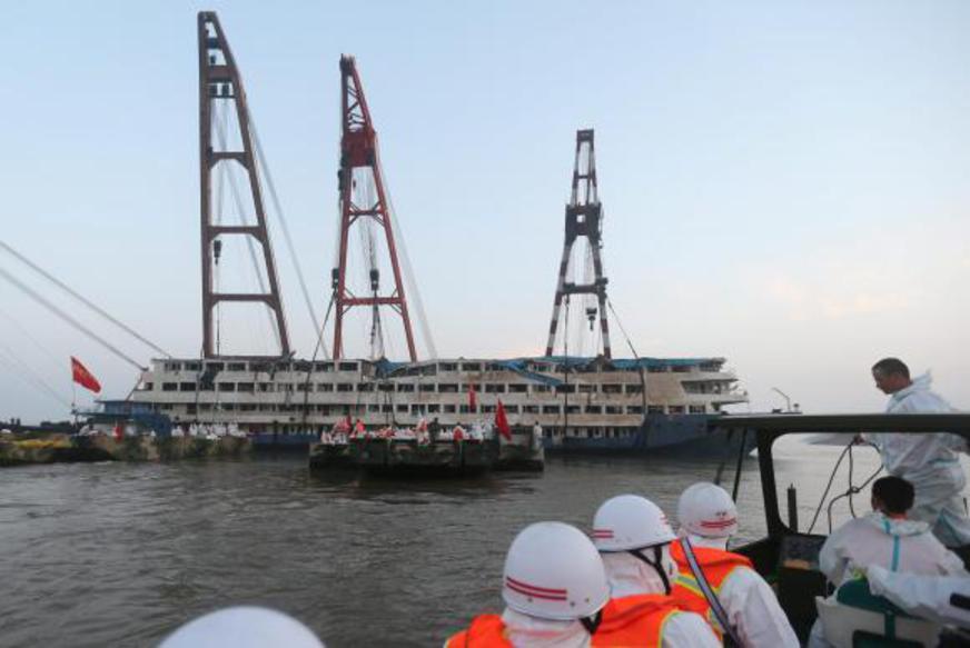 Sobe para 396 o número de mortos em naufrágio na China