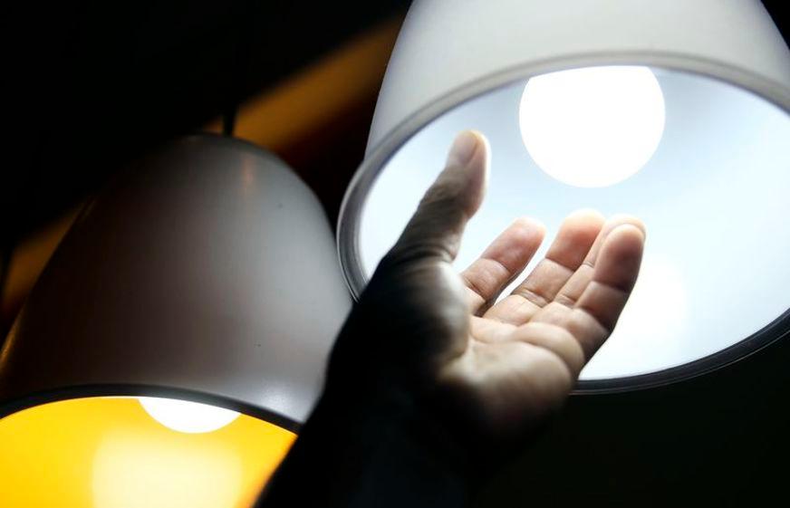 Bandeira tarifária das contas de luz continua verde em maio