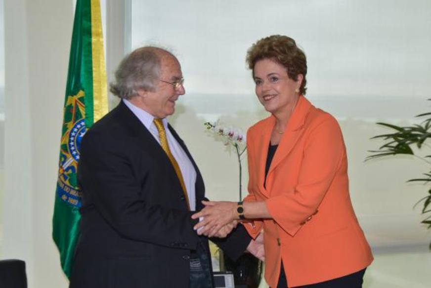 Nobel da Paz diz que impeachment de Dilma Rousseff é um golpe de Estado