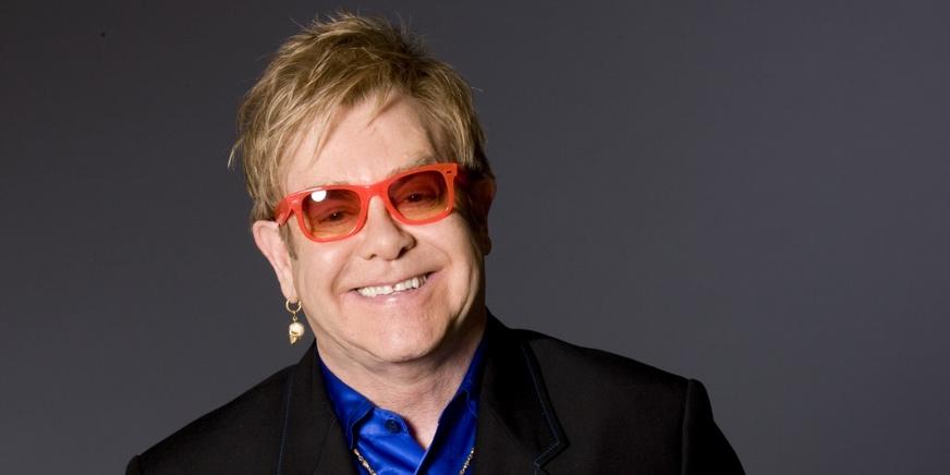 Elton John diz que quer conversar com Putin sobre direitos dos gays